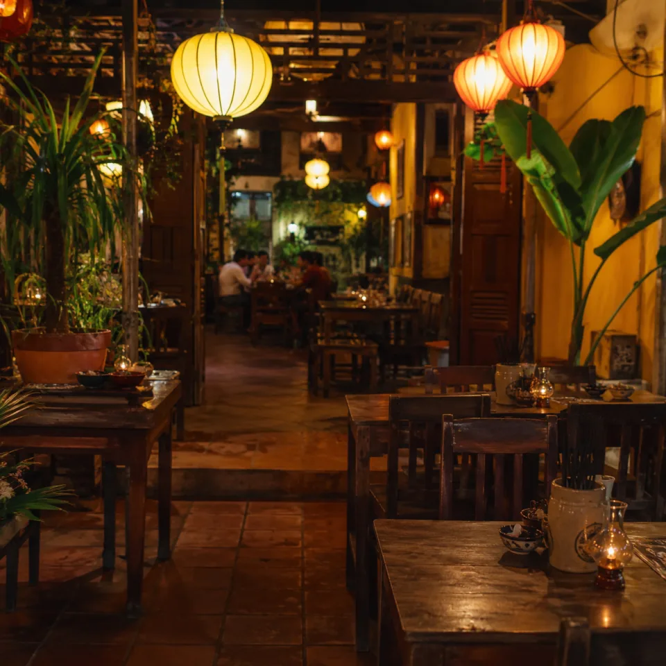 Bàn ăn tại Mỳ Quảng Na